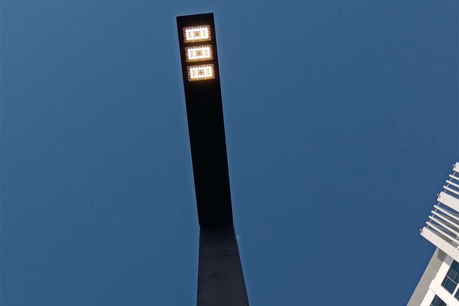 アラブ首長国連邦-装飾用電柱